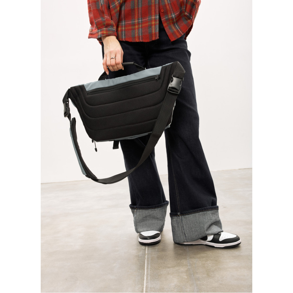 Жіноча cумка-бананка під ноутбук Sambag Urban Pro блакитна 46 × 26 см (51411210)